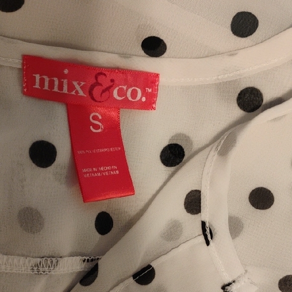 Elegant White Polka Dot Sleeveless Blouse - Picture 7 of 7